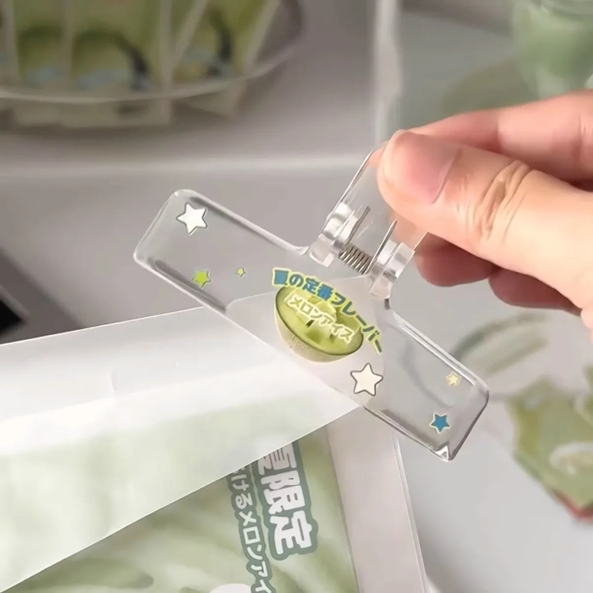 1 transparent acrylic file clip, a simple file clip, suitable for organizing documents and receipts, office and school supplies